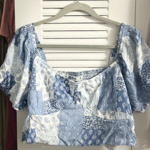 NWT HOLLISTER BANDANA PATTERN CROP TOP